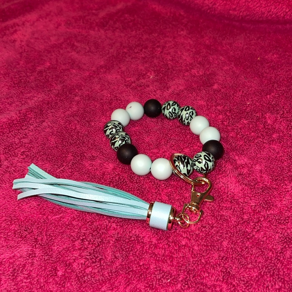 🏝️2 for $5💗 NEW silicone beaded wristlet/bracelet keychain w/tassel